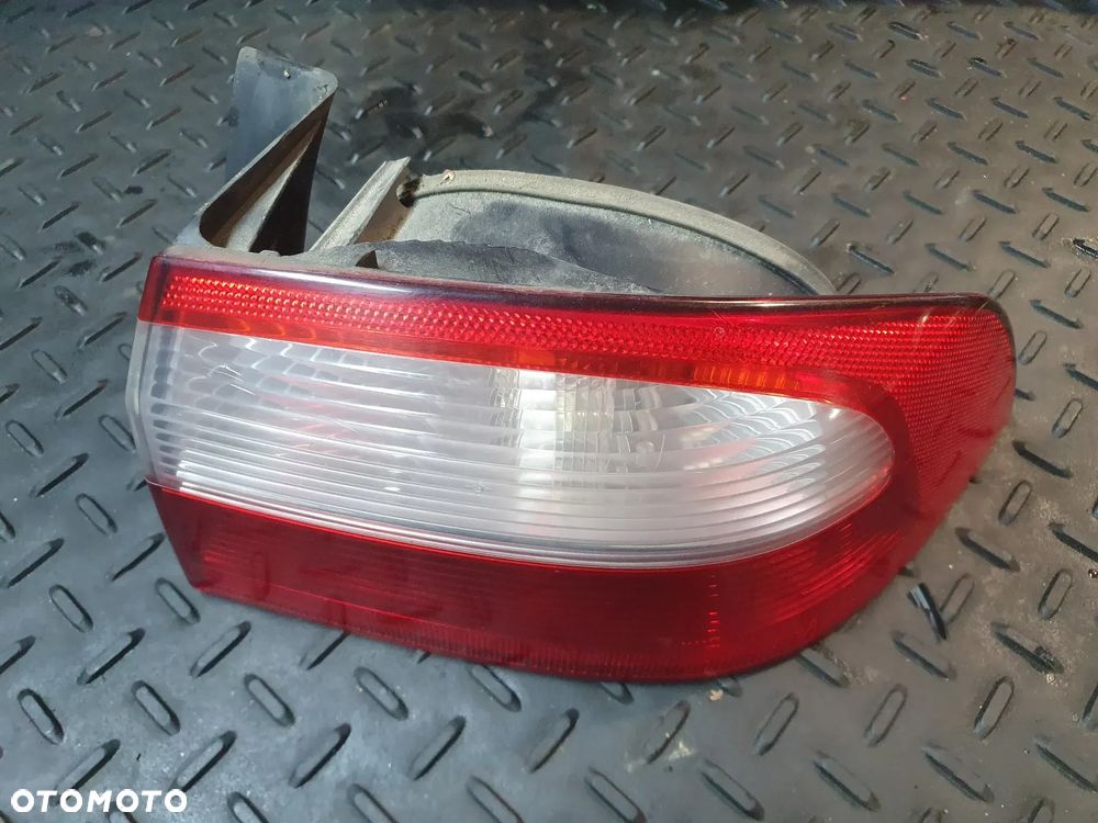 RENAULT LAGUNA II HB LAMPA PRAWY TYŁ TYLNA - 2