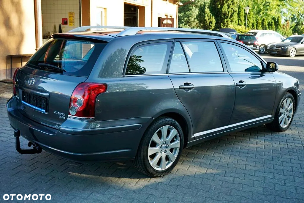 Toyota Avensis Combi 2.0 D-4D - 7
