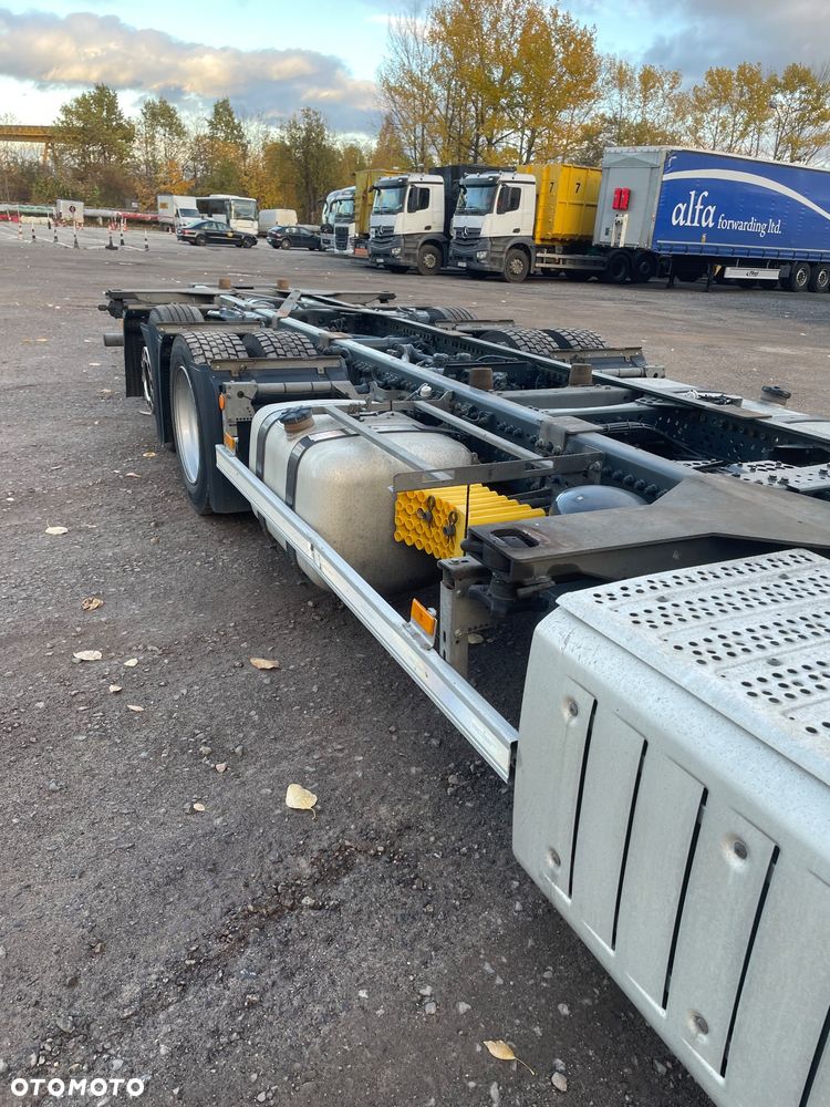 Mercedes-Benz Actros - 5