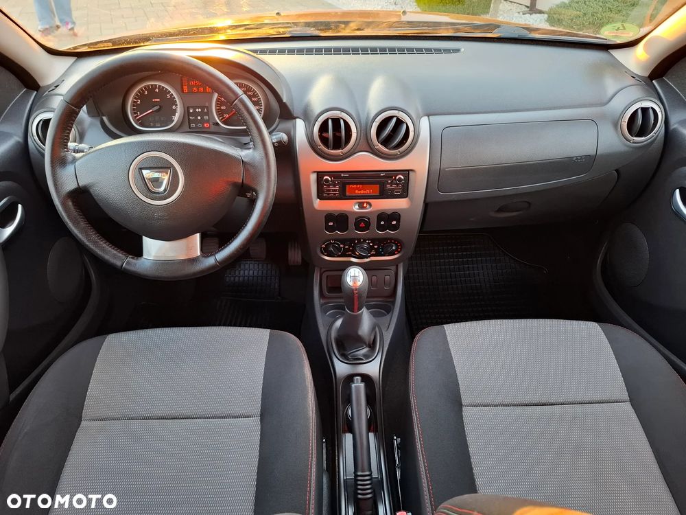 Dacia Duster 1.6 16V 105 4x2 Celebration - 33