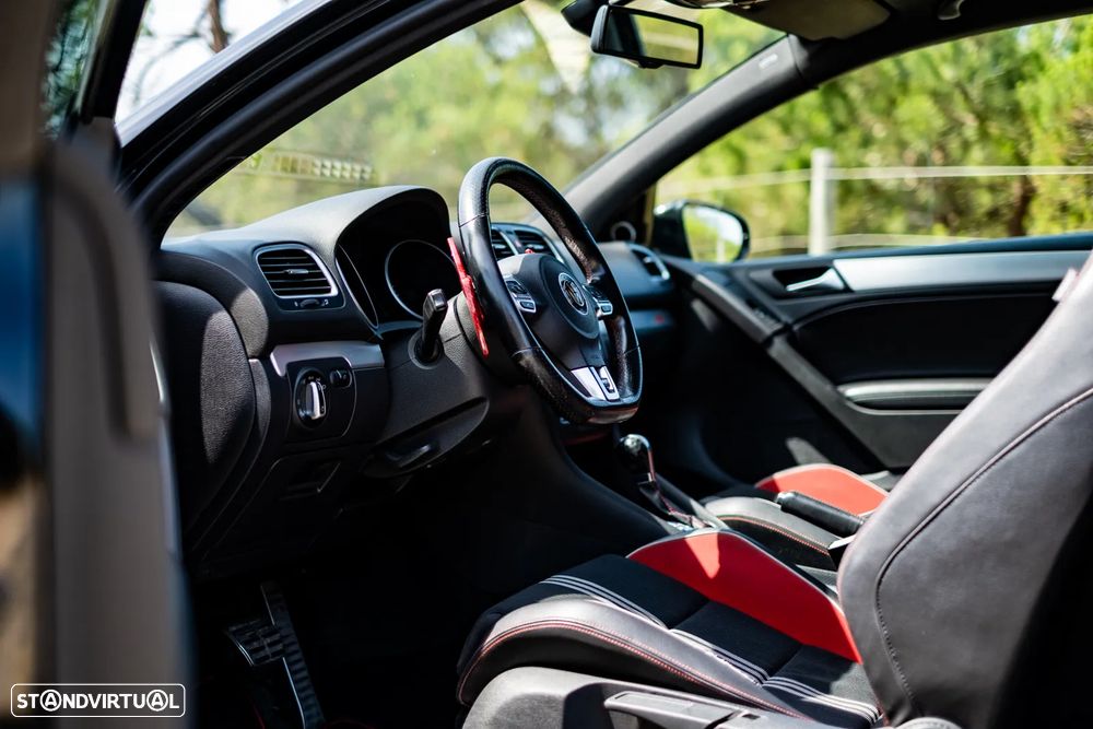 VW Golf 2.0 GTI DSG adidas - 15
