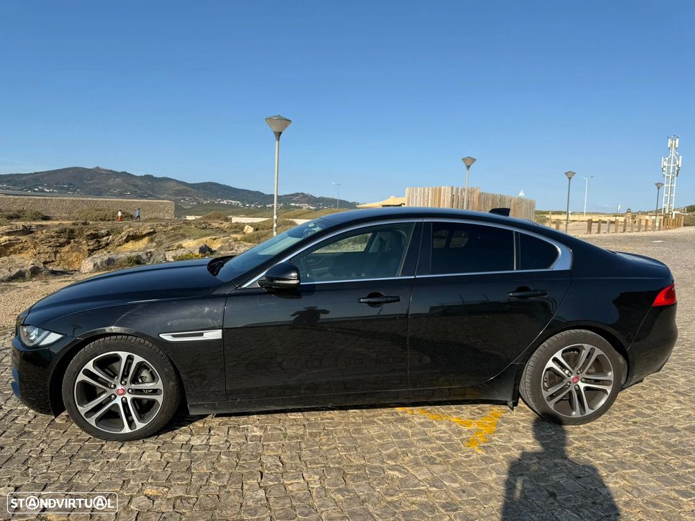 Jaguar XE 2.0 D Prestige Aut. - 2