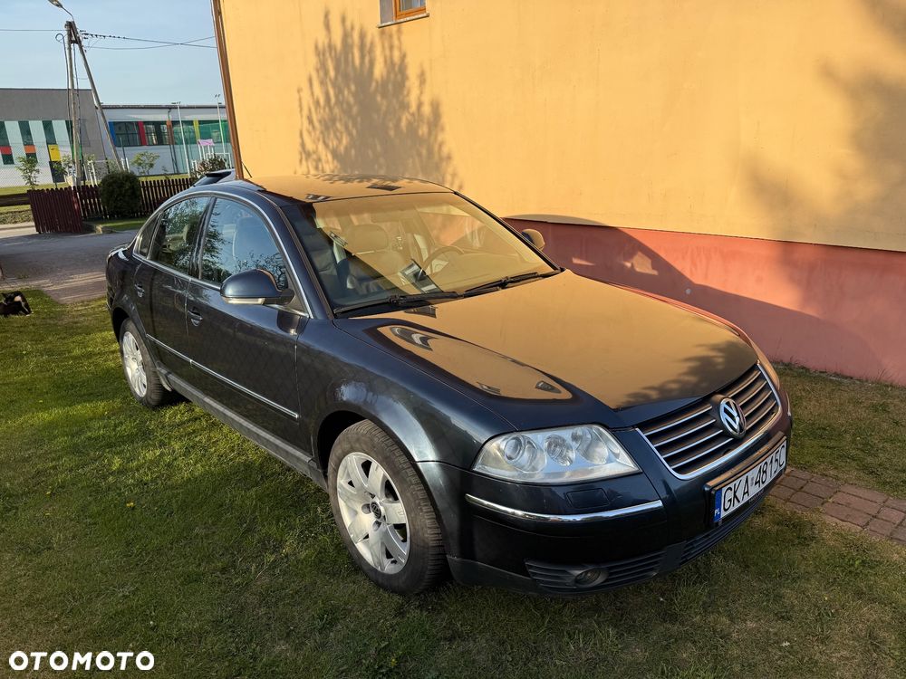 Volkswagen Passat - 1