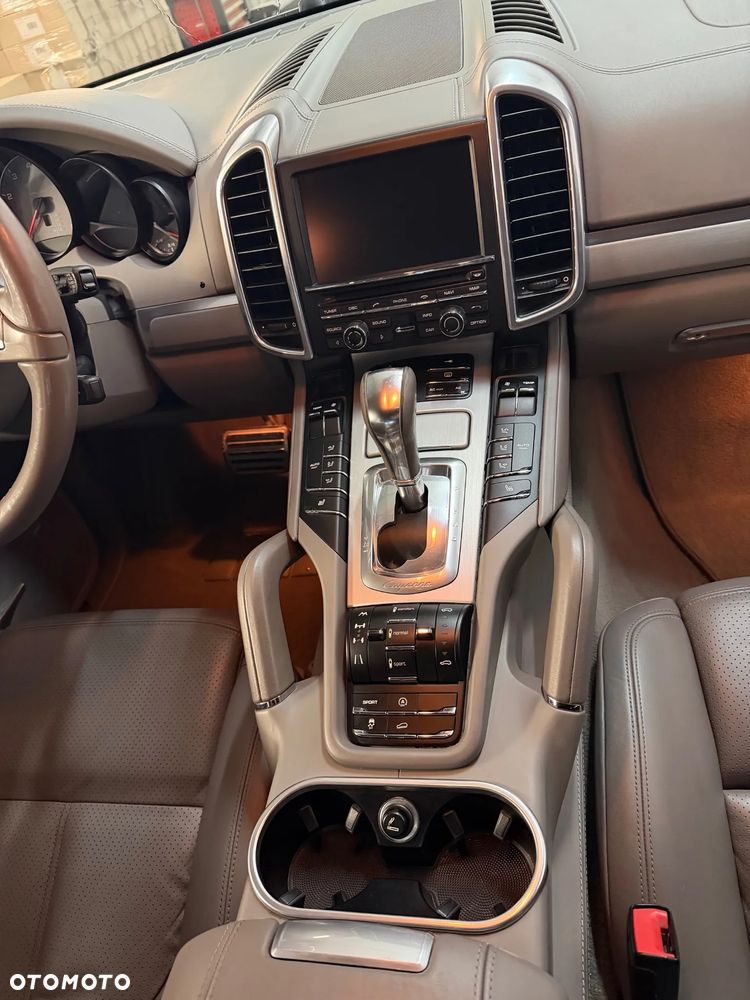 Porsche Cayenne - 9