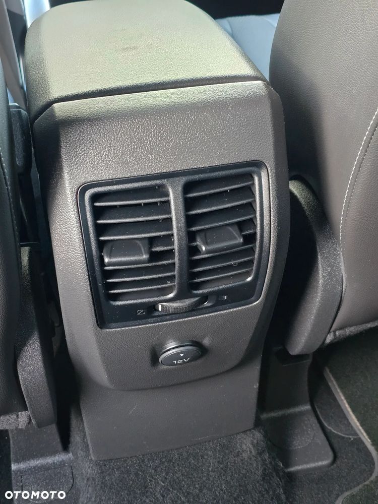 Ford Kuga 2.0 TDCi 2x4 Titanium - 23