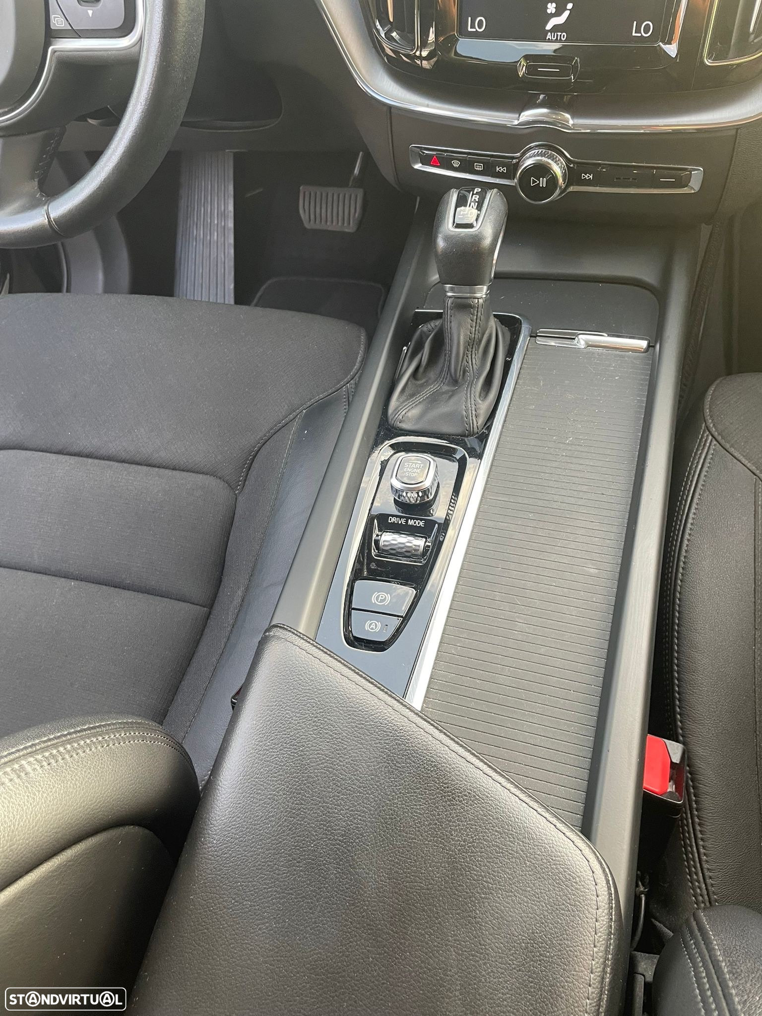 Volvo XC 60 2.0 D4 Momentum Geartronic - 18