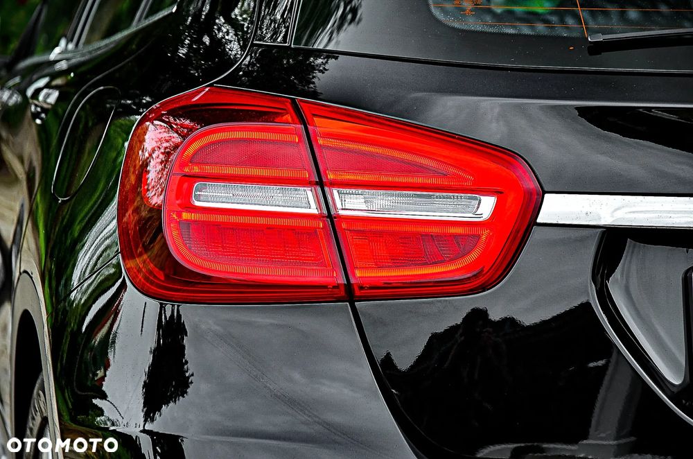 Mercedes-Benz GLA 180 7G-DCT AMG Line - 22