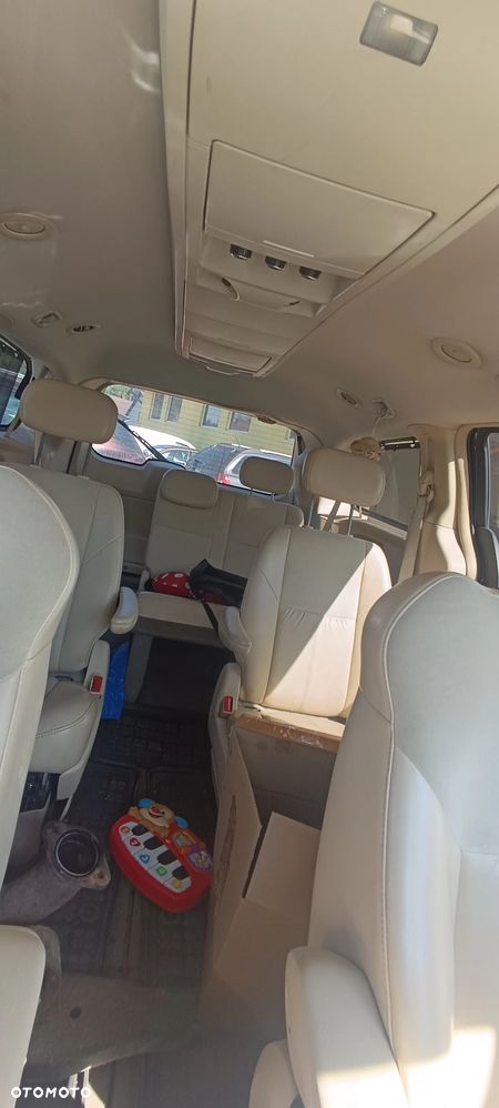Chrysler Town & Country - 11
