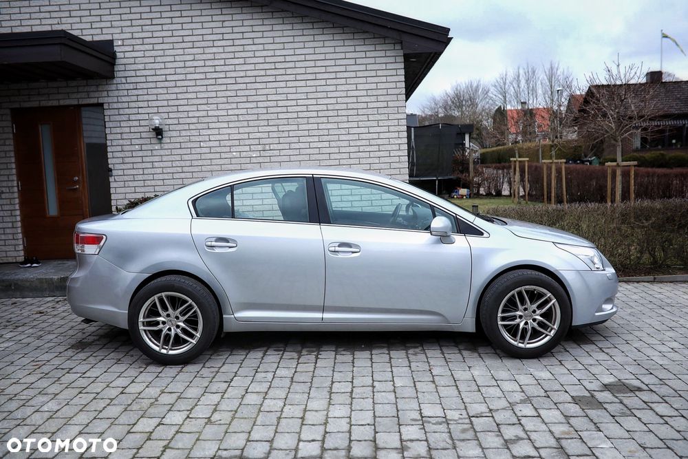 Toyota Avensis 2.0 D-4D - 9