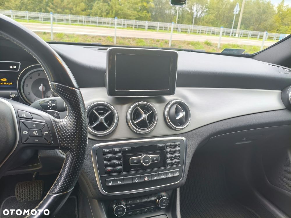 Mercedes-Benz GLA 250 4-Matic - 15