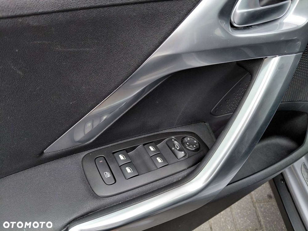 Peugeot 2008 - 12