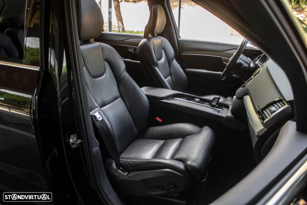 Volvo XC 90 B5 D AWD Geartronic Momentum Pro - 25