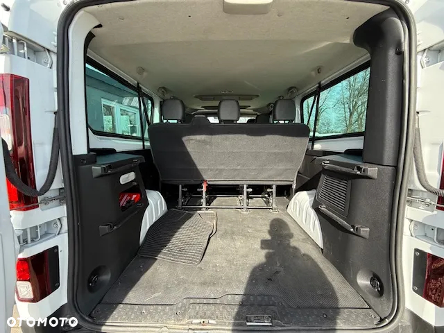 Nissan NV300 - 11