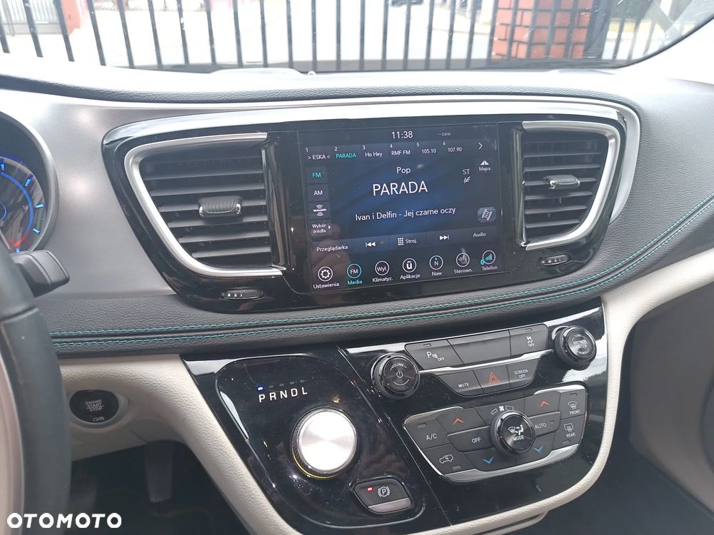 Chrysler Pacifica - 2