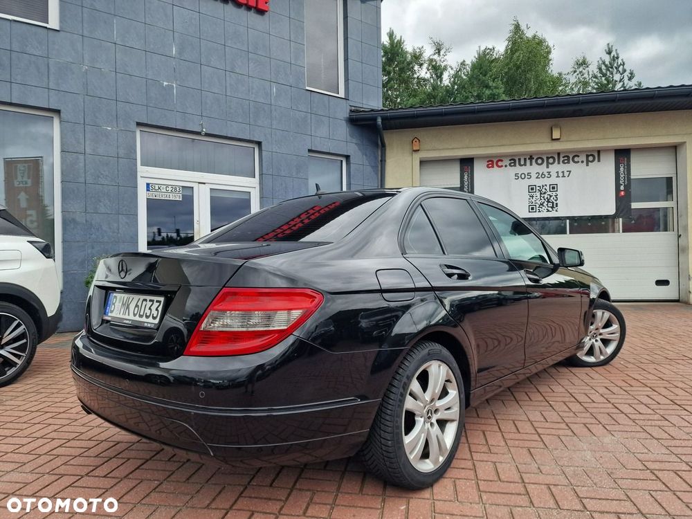 Mercedes-Benz Klasa C 180 BlueEFFICIENCY 7G-TRONIC Avantgarde - 17