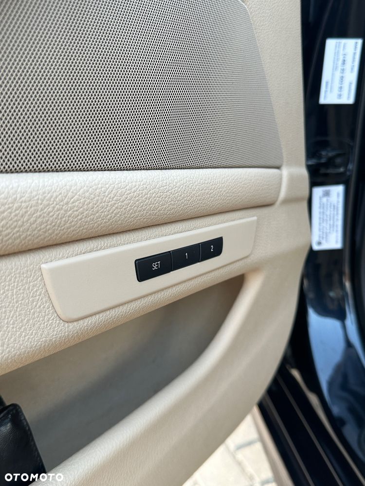 BMW Seria 5 520d xDrive - 12