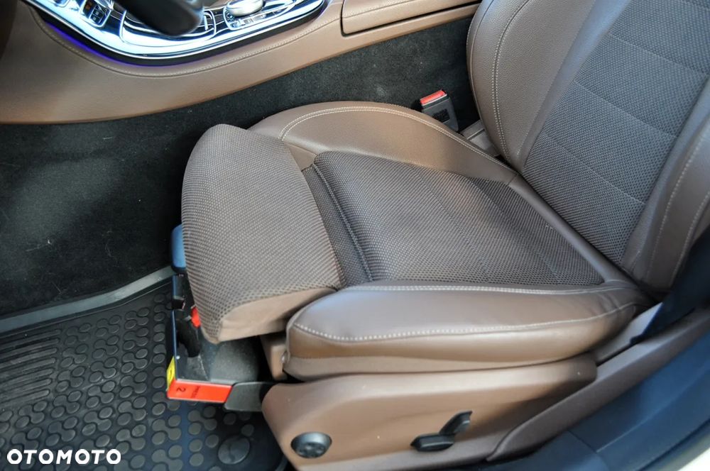 Mercedes-Benz Klasa E 200 d 9G-TRONIC - 19