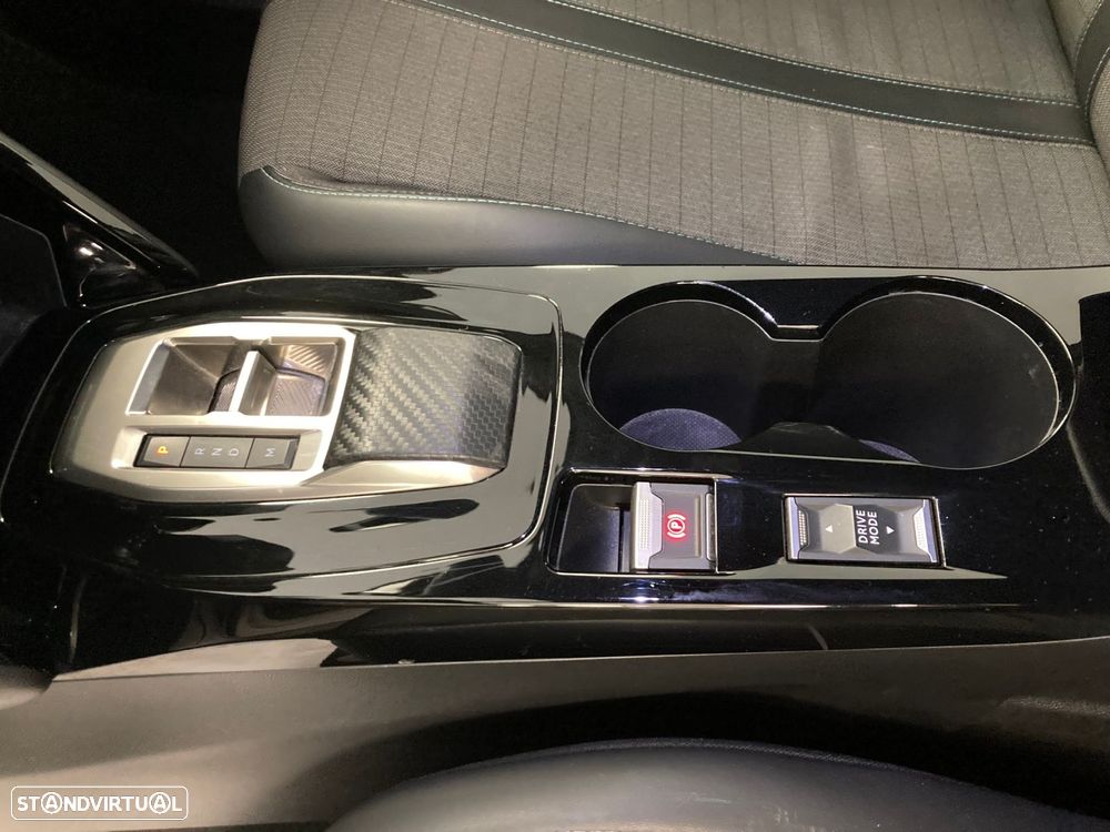 Peugeot 2008 1.2 PureTech Allure EAT8 - 6