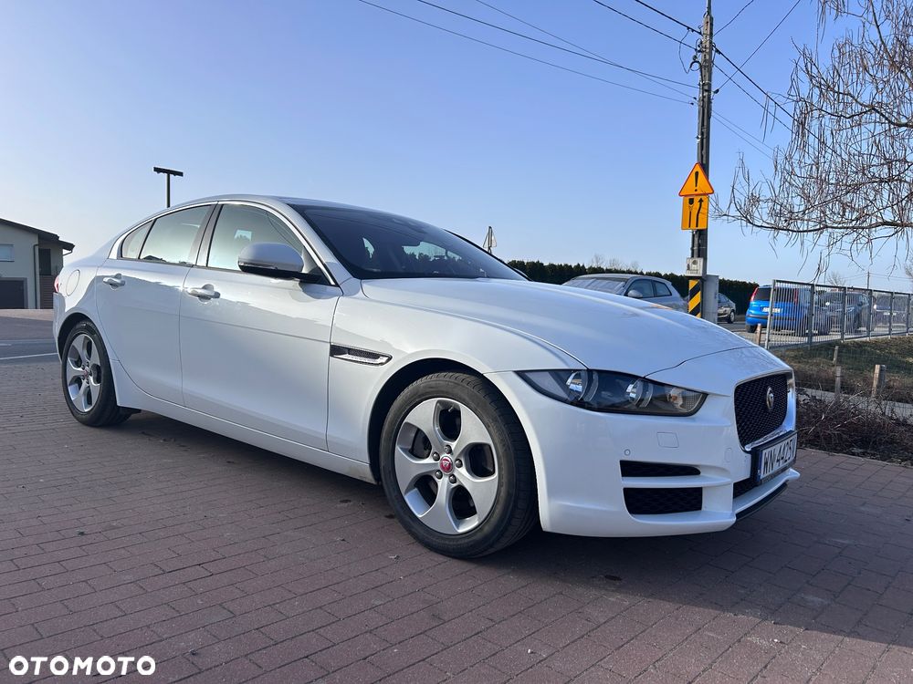 Jaguar XE 25t Pure - 10