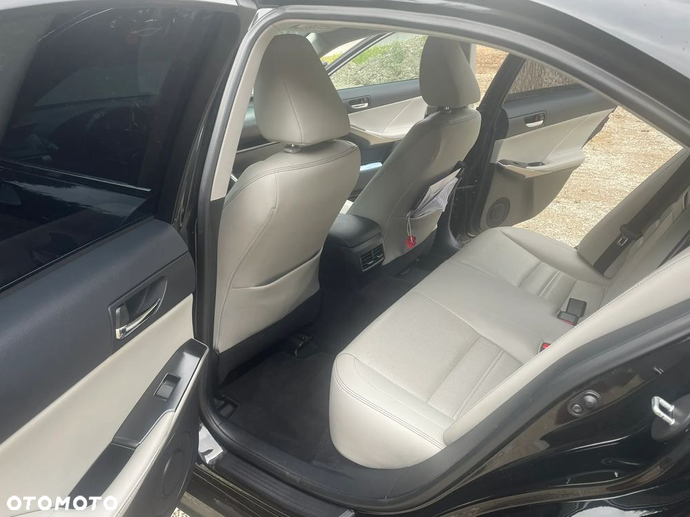 Lexus IS 300h Executive Line - 19