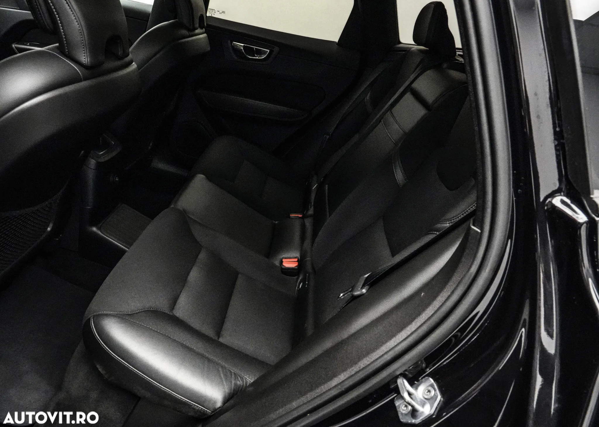 Volvo XC 60 T8 Twin Engine AWD Momentum Pro - 16
