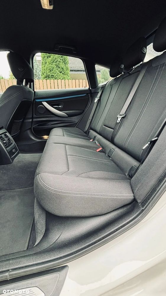 BMW Seria 3 330i xDrive - 16