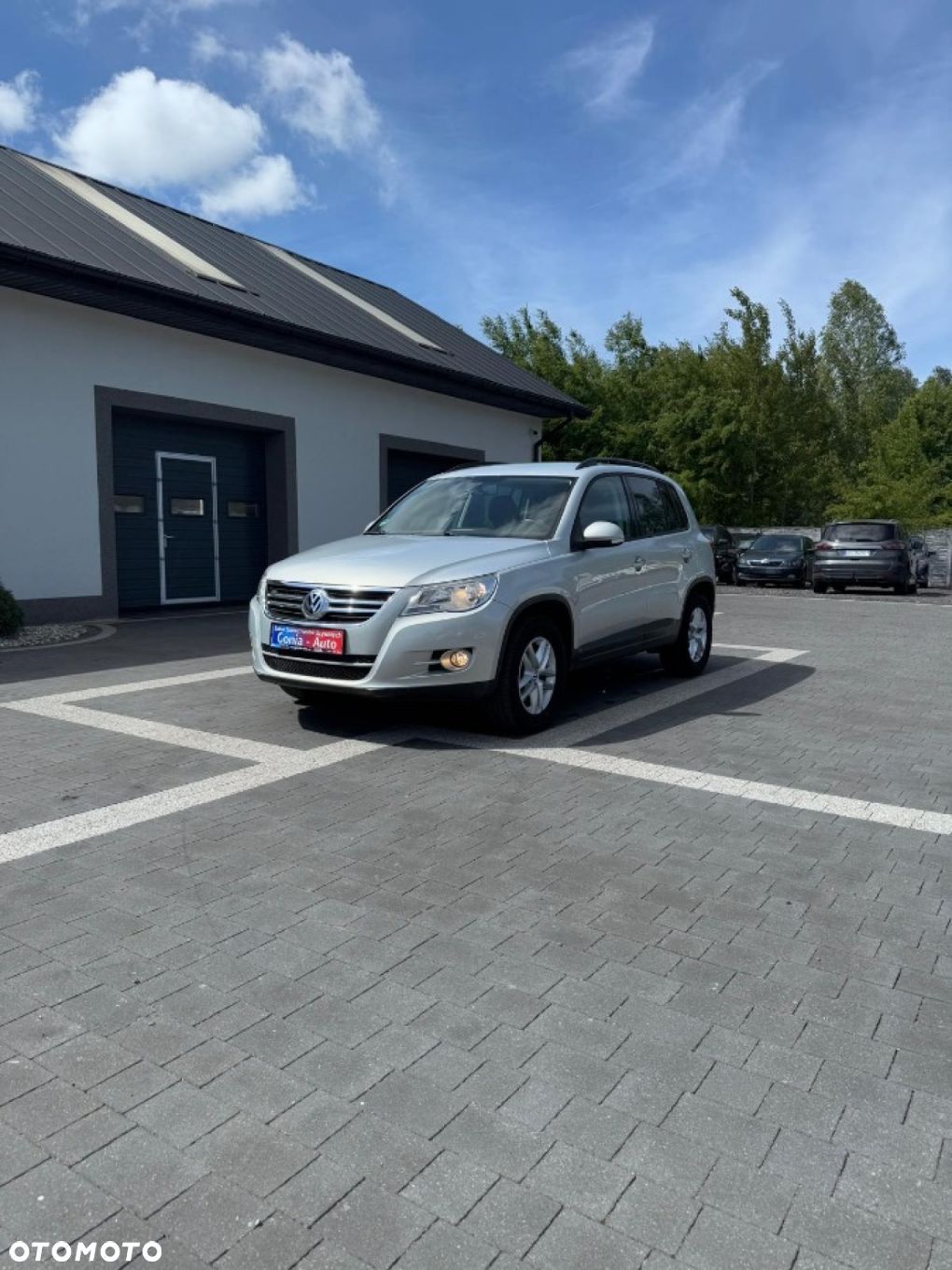 Volkswagen Tiguan - 1