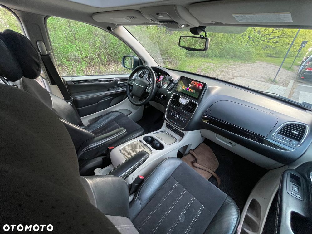 Chrysler Town & Country 3.6 Touring - 23