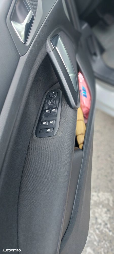 Peugeot 308 1.2 L PureTech Turbo Active - 9