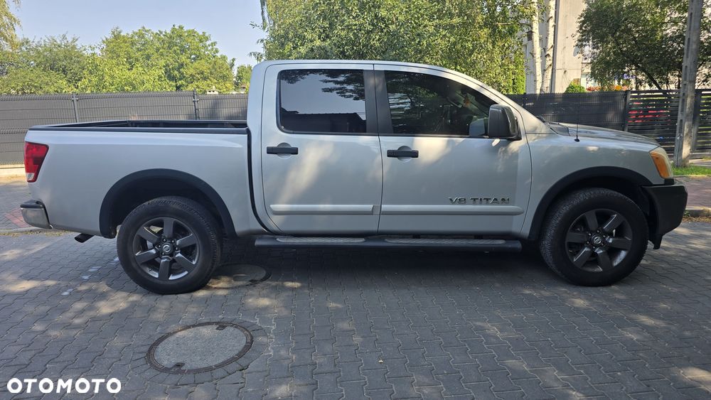 Nissan Titan 5.6 V8 LE Crew Cab - 8