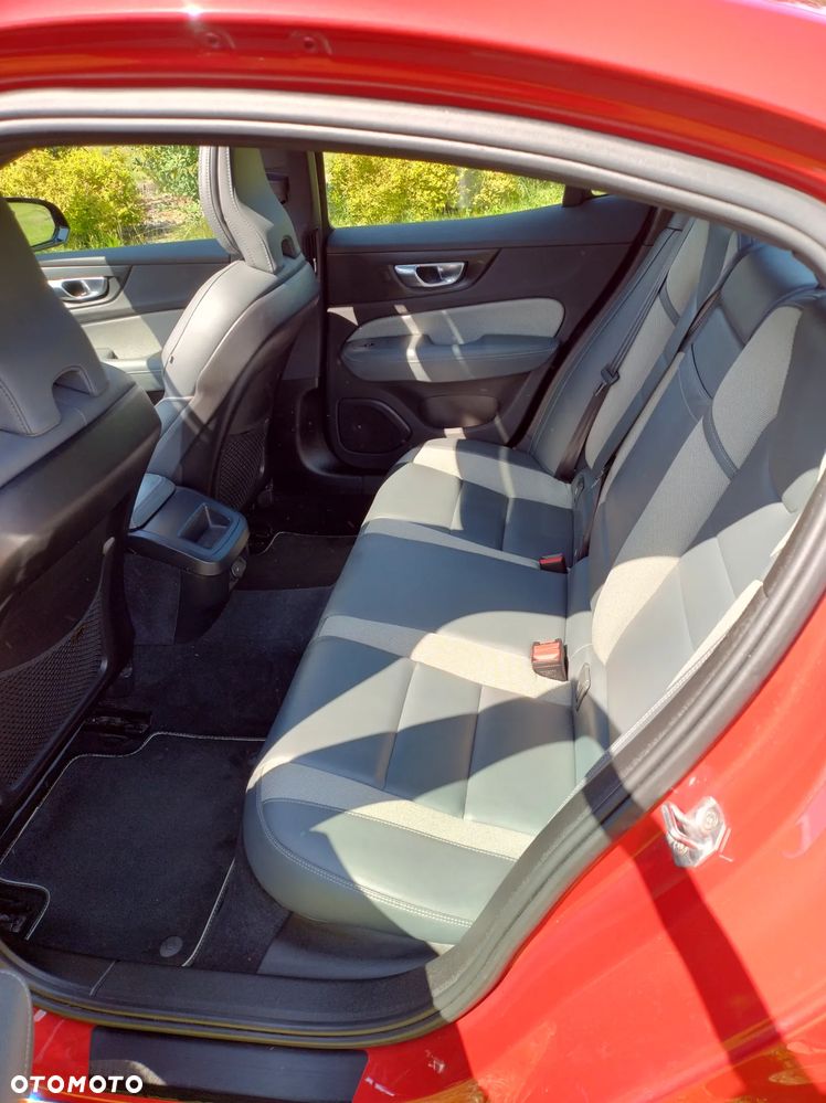 Volvo S60 B4 B R-Design - 16