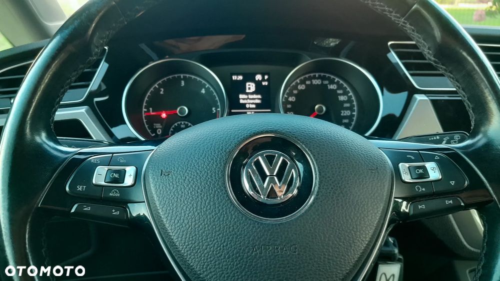 Volkswagen Touran - 11