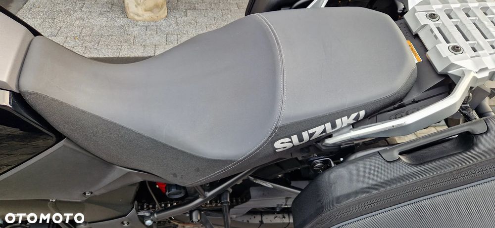 Suzuki V-STROM - 10