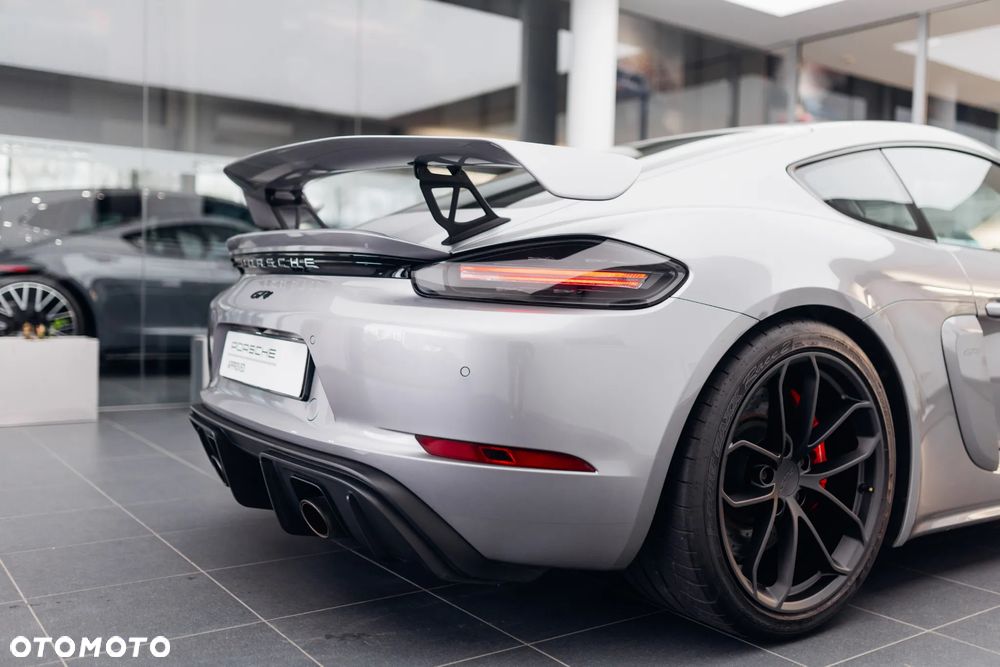 Porsche 718 Cayman - 24