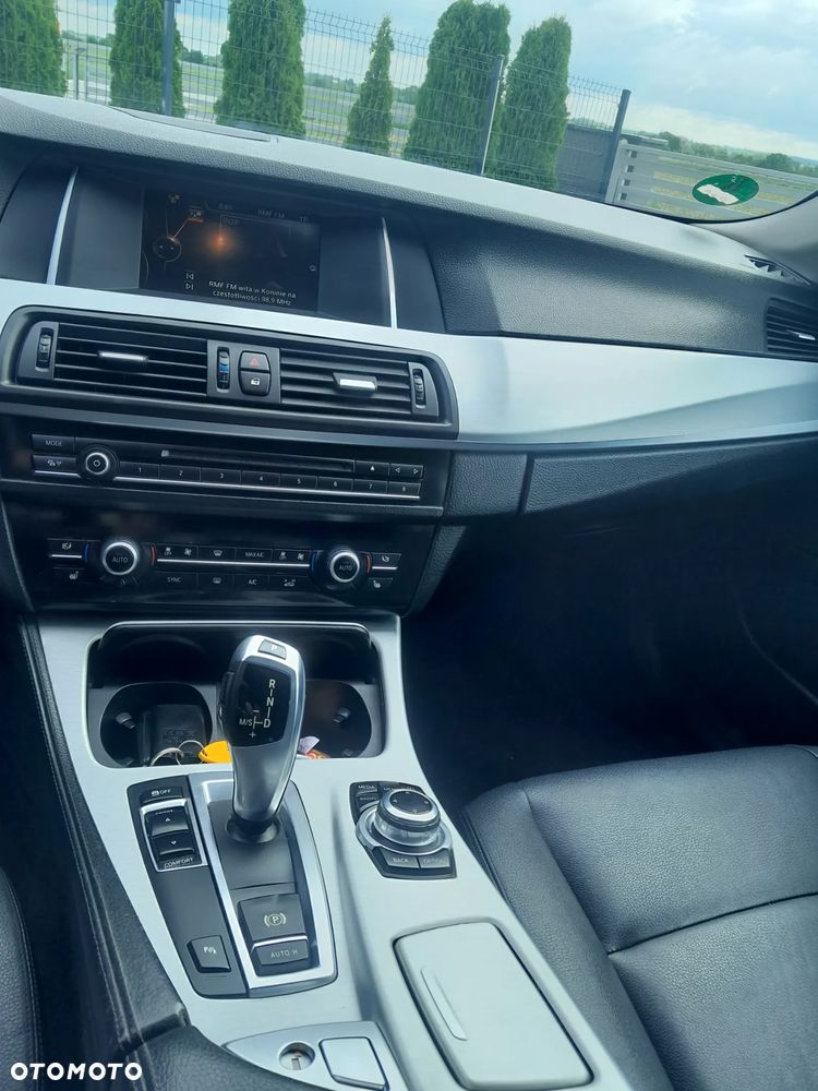 BMW Seria 5 525d - 14