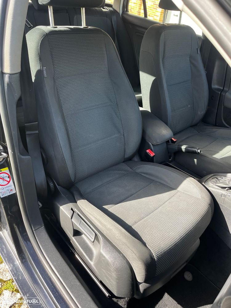 VW Golf Variant 1.6 TDi Highline DSG - 16