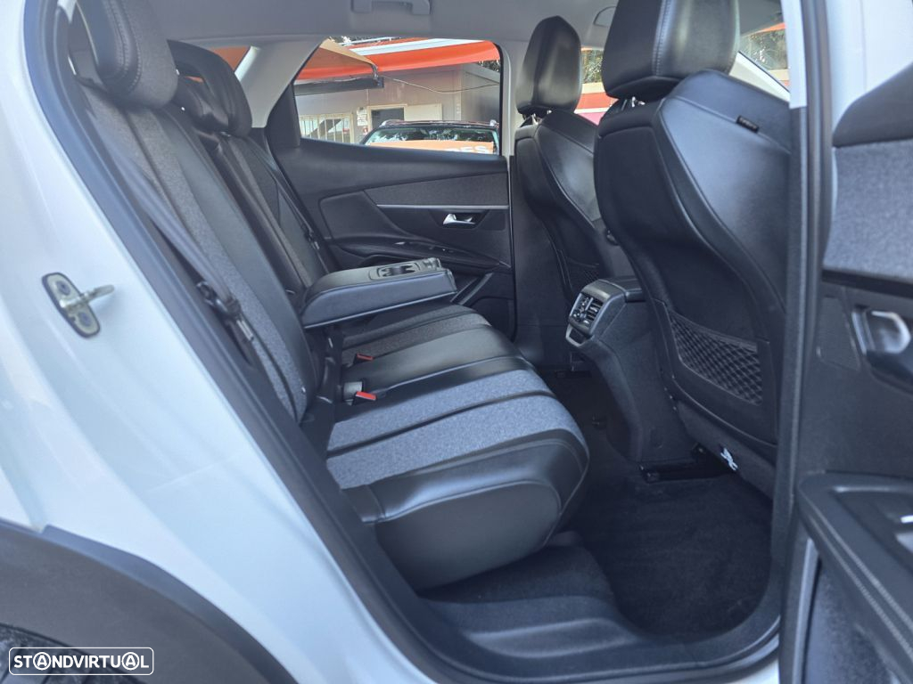 Peugeot 3008 1.2 PureTech Allure - 19