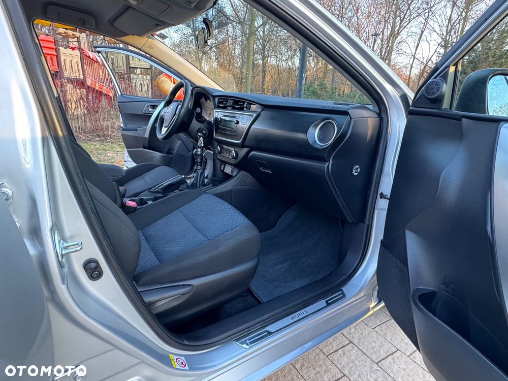 Toyota Auris 1.33 Dual-VVT-i Cool - 26