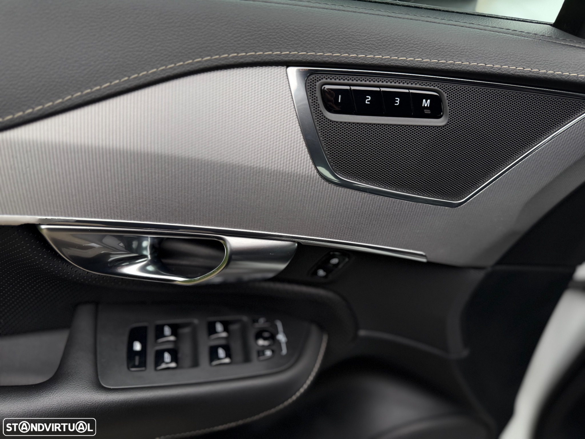 Volvo XC 90 2.0 B5 R-Design AWD - 42