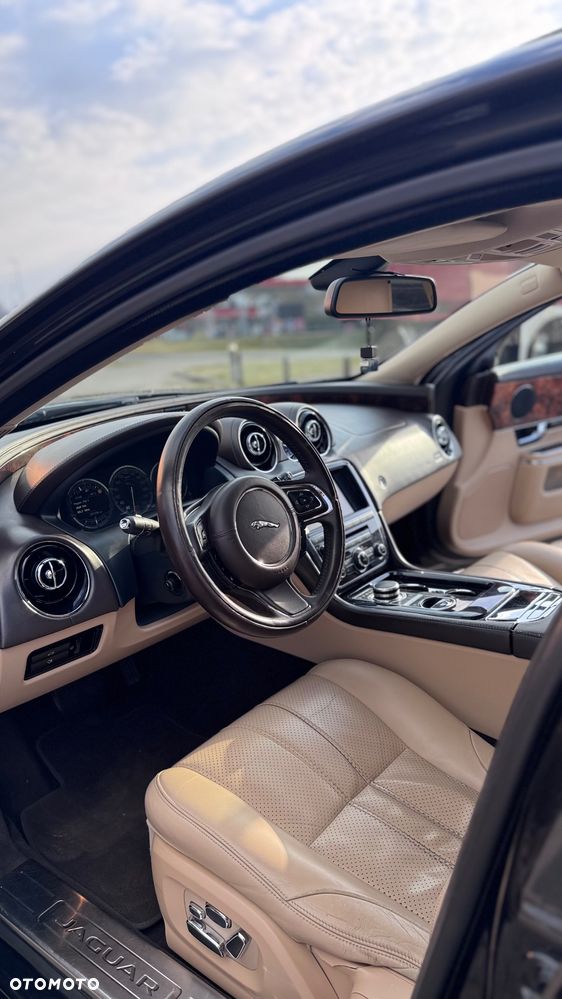 Jaguar XJ 3.0 D V6 LWB Premium Luxury - 9