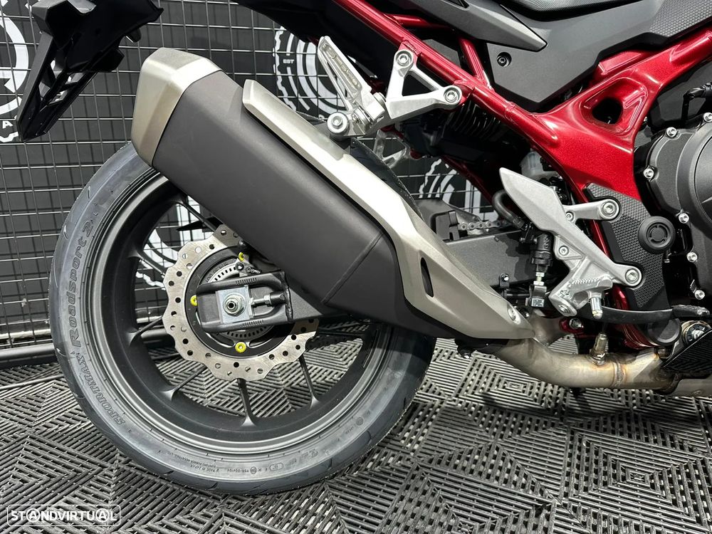 Honda CB 750 HORNET E-CLUTCH 2026 - 3