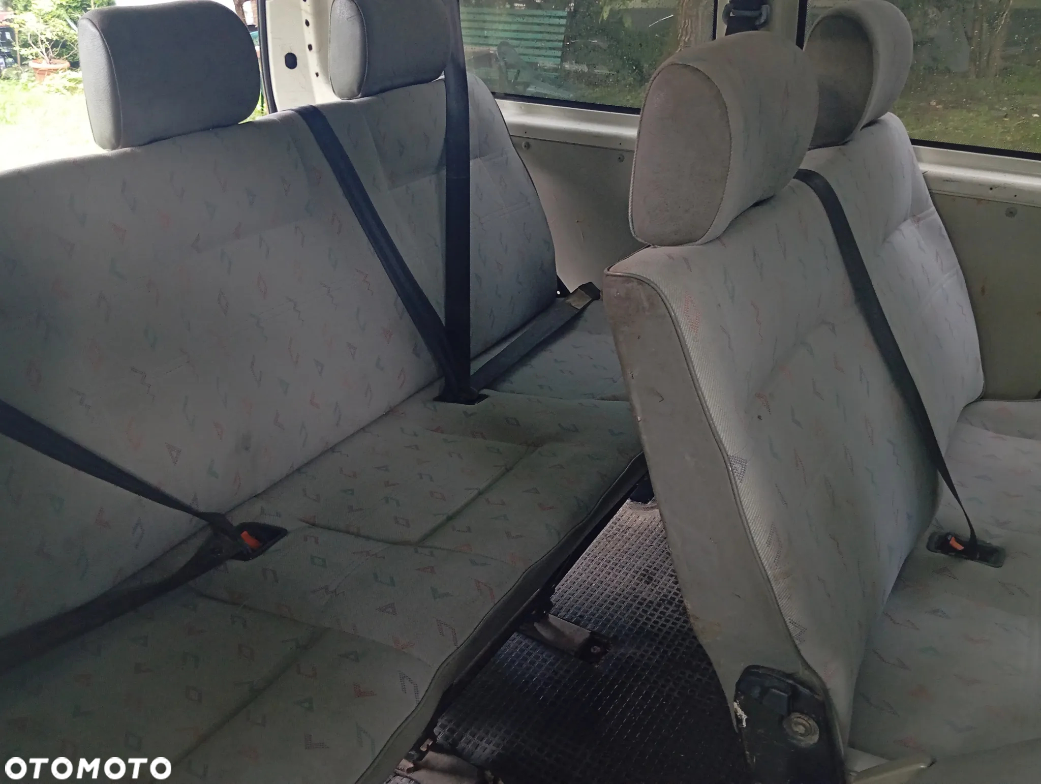 Volkswagen Caravelle - 12