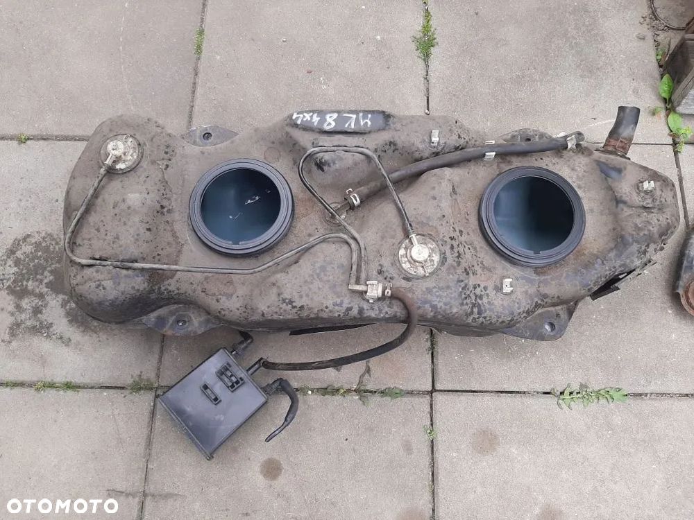 ZBIORNIK PALIWA BAK SUZUKI SWIFT MK8 4X4 BENZYNA 2019-