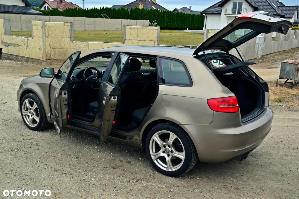 Audi A3 Sportback 1.8 TFSI Ambiente - 11