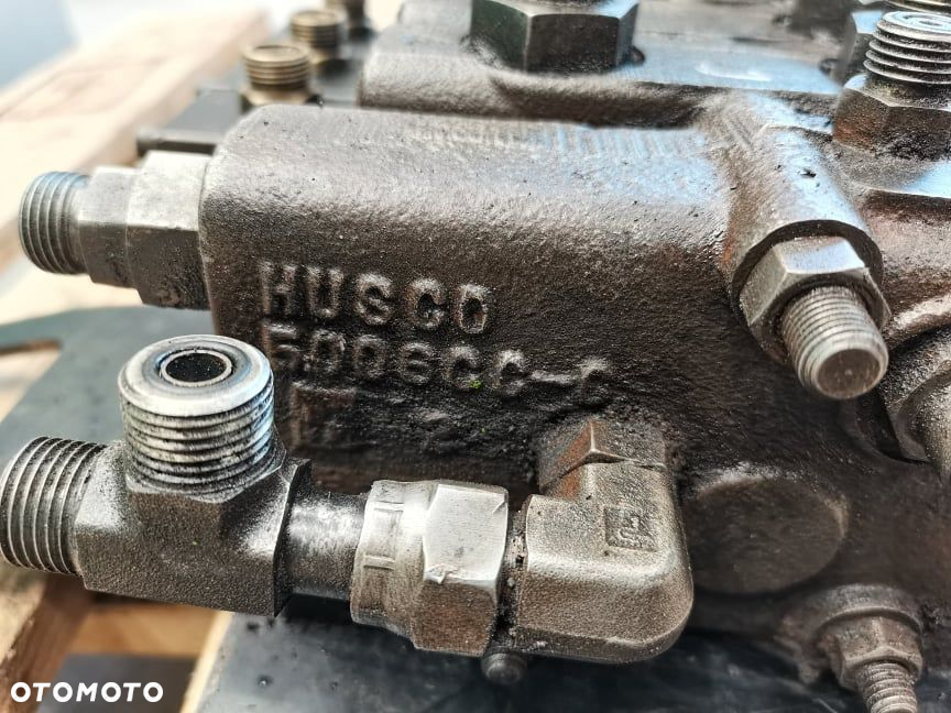 Rozdzielacz hydrauliczny CAT TH 63 - 8