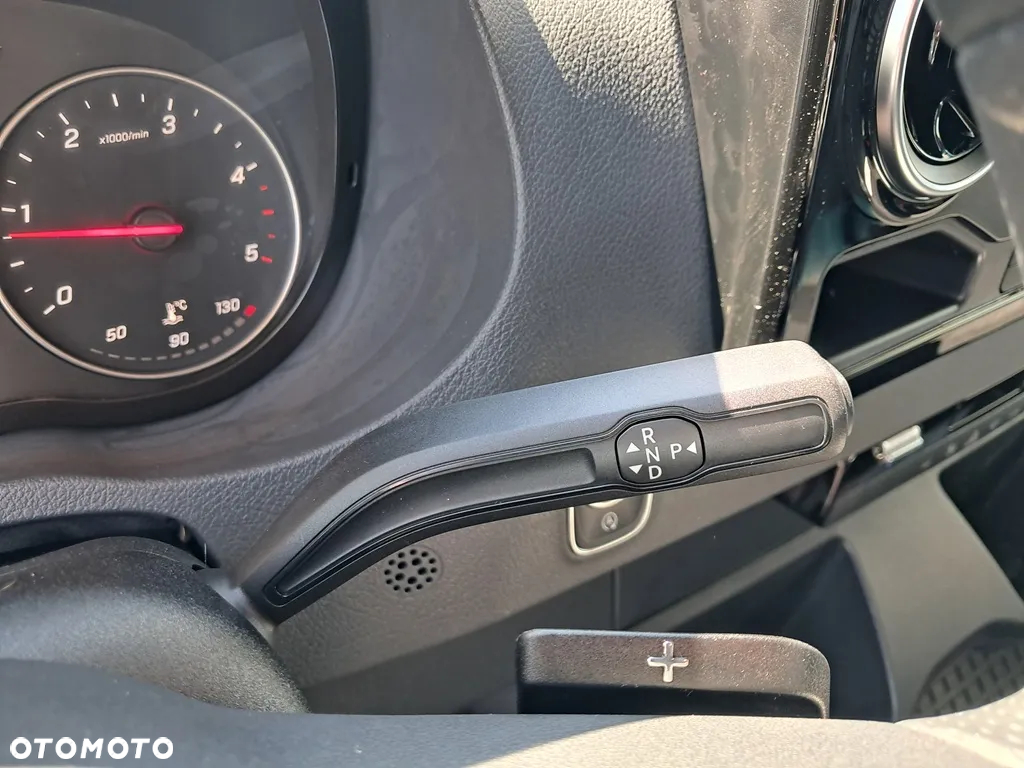 Mercedes-Benz Sprinter - 25