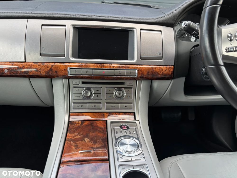 Jaguar XF 3.0 V6 D Premium Luxury - 14