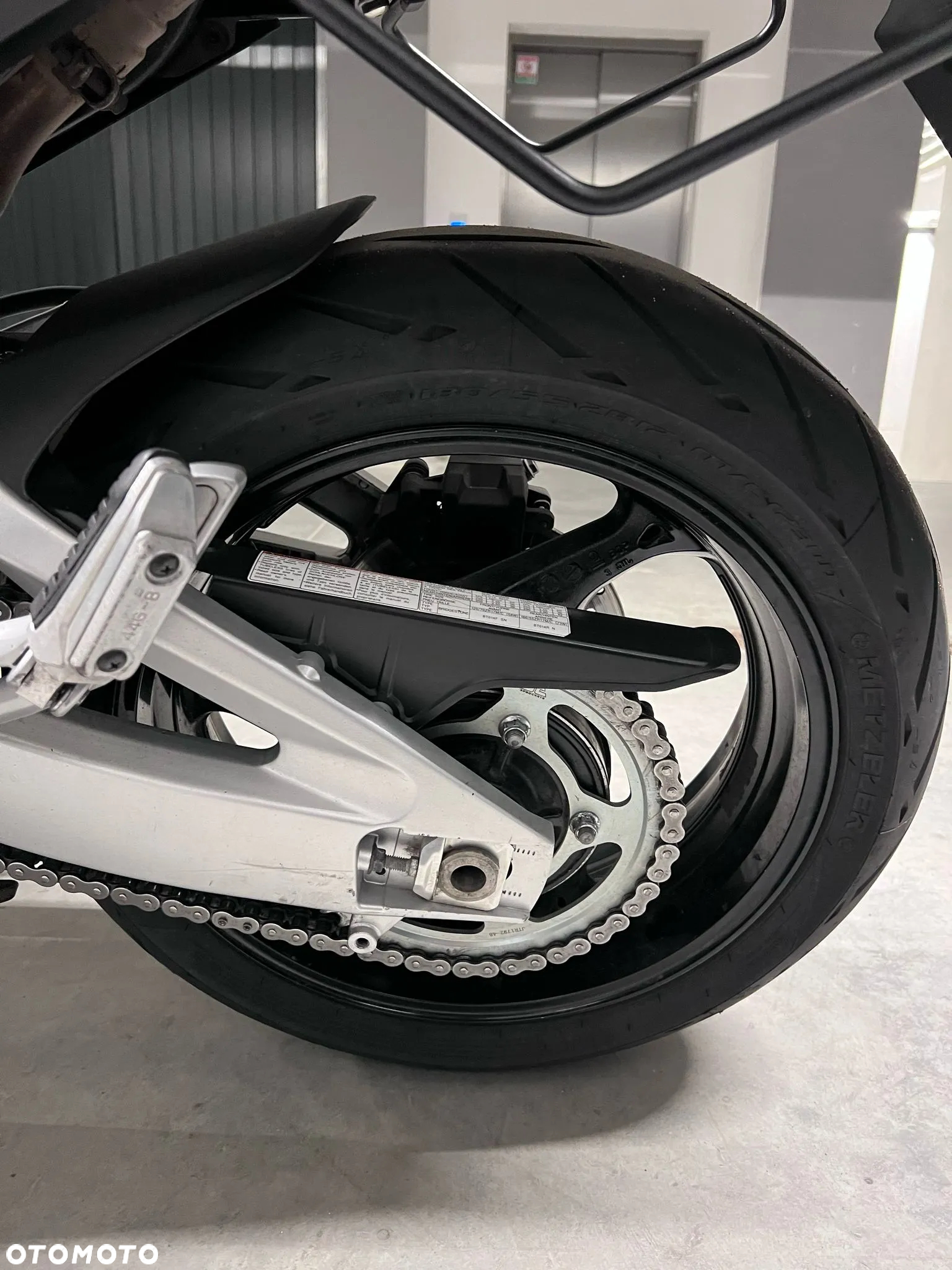 Suzuki GSR - 9