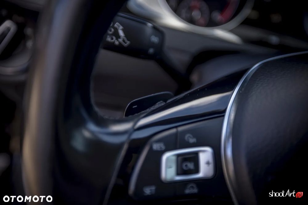Volkswagen Golf 2.0 BlueTDI DSG Highline - 18