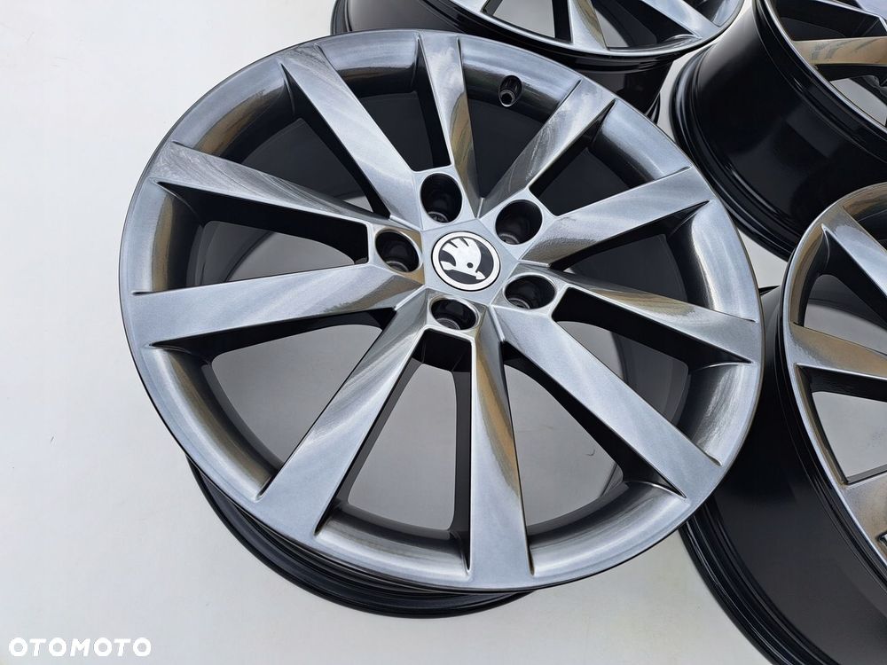 ORYG. SKODA 5E0 OCTAVIA 18 SHADOW CHROME - 5